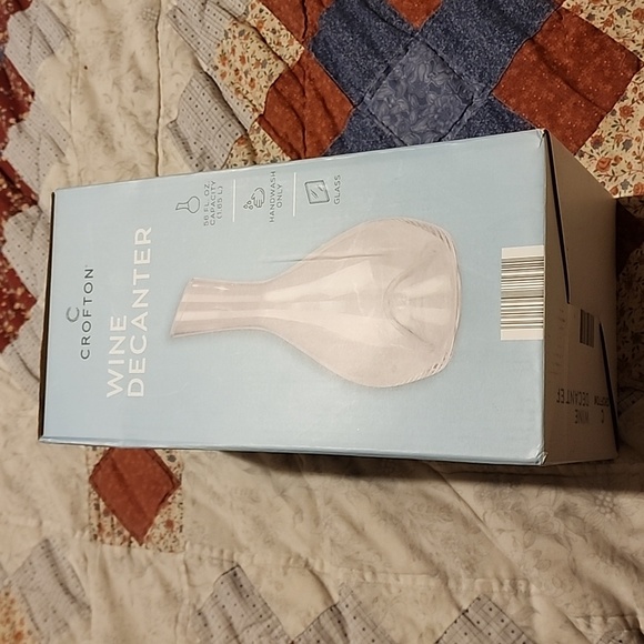 Crofton Glass Wine Decanter - Picture 3 of 4